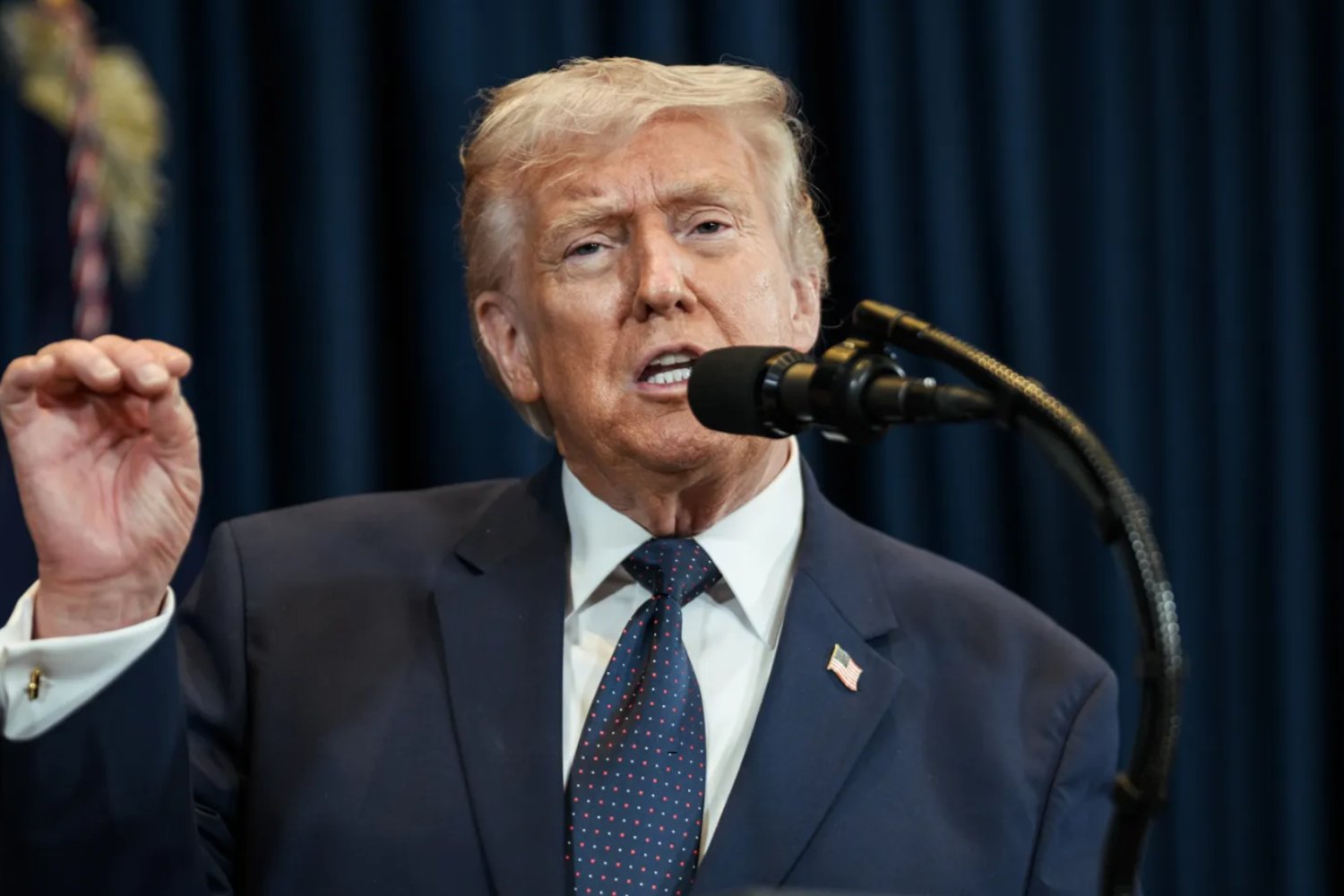 Trump ws. Iranu pomieszał starą maksymę. Nie oko za oko, a rakieta za elektrownię Donald Trump, prezydent USA.