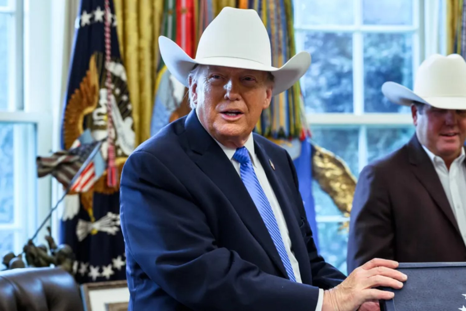 Donald Trump w kapeluszu.
