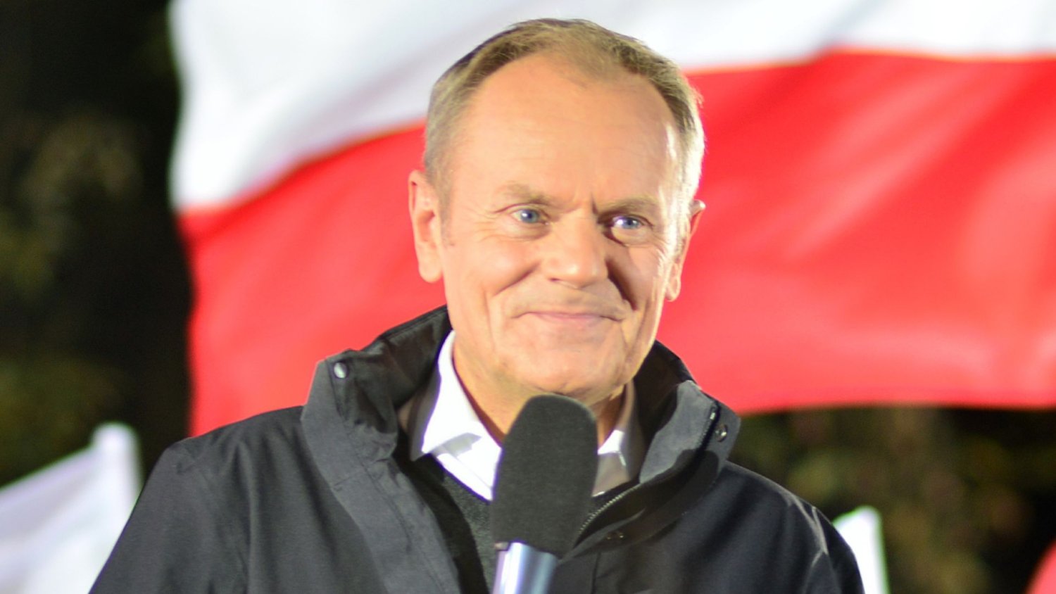 Sondaż CBOS ma dla Tuska prezent. 6 p.p. na plus w sam raz na koniec wakacji