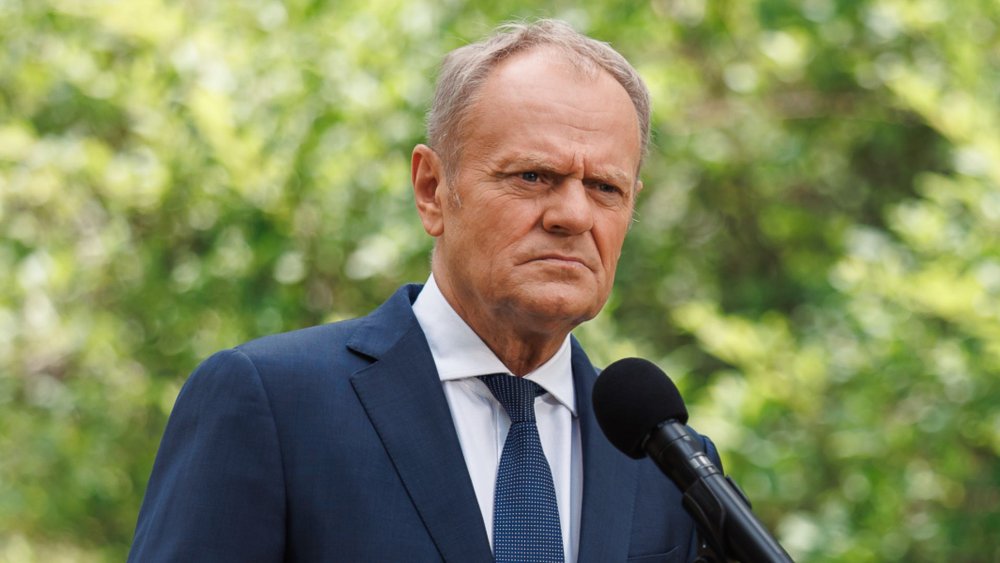 Tusk zrzeka się immunitetu w sprawie kryptoafery PiS i pozwu fundacji Ziobry