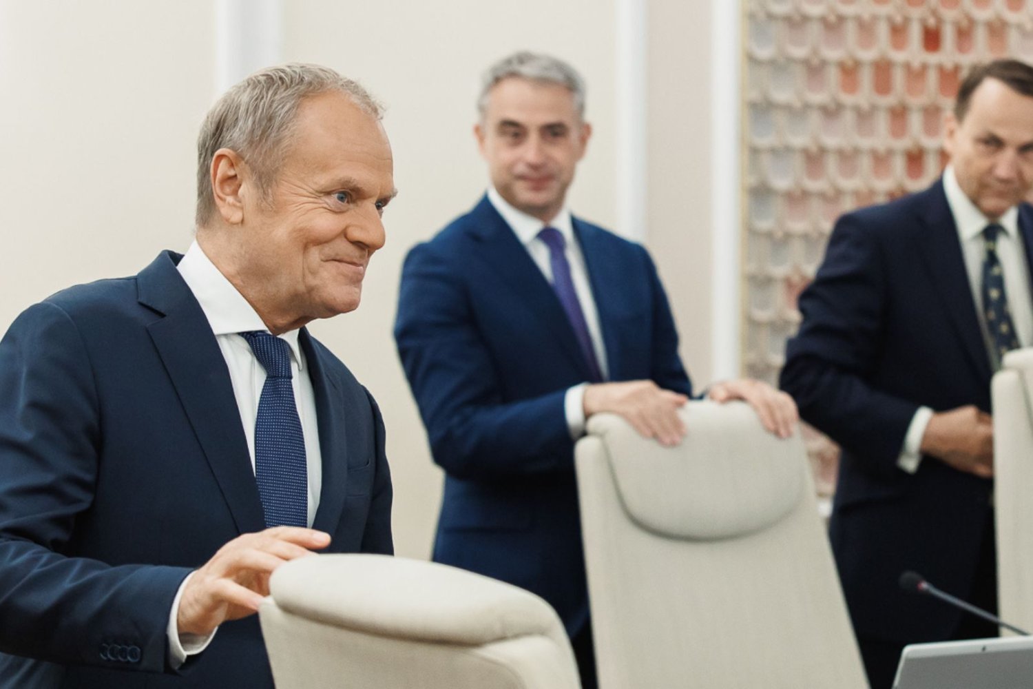 Donald Tusk, Radosław Sikorski