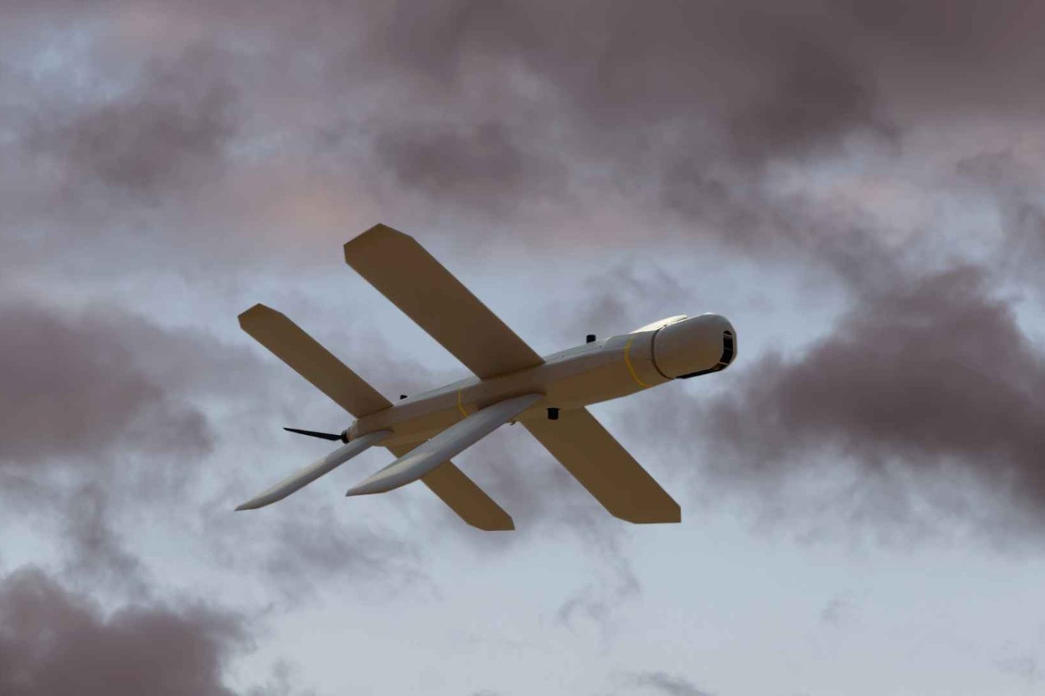 dron rosyjski bezzałogowy na tle ciemnego nieba