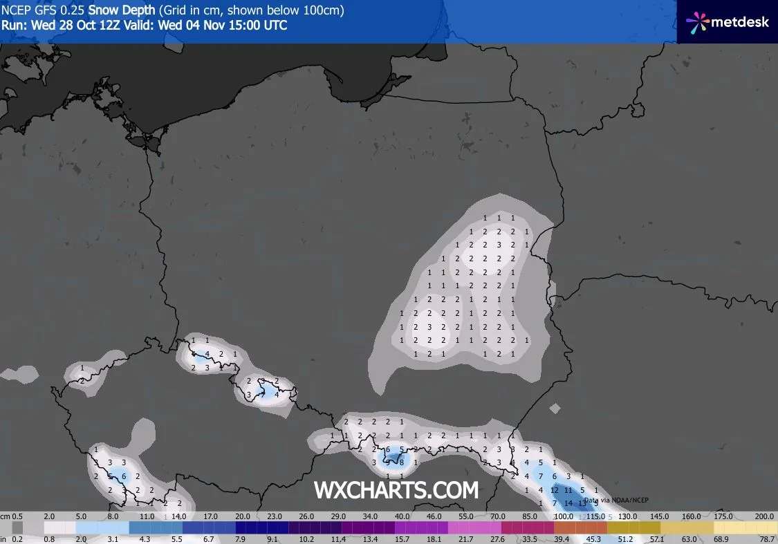Mapa pokrywy śnieżnej w Polsce 4 listopada, 1-3 cm śniegu na wschodzie kraju i kilkanaście centymetrów w Karpatach