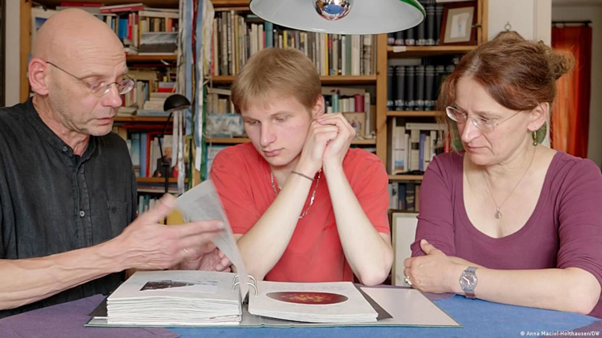 Jeden dziadek bronił Polski, drugi nosił mundur Wehrmachtu. On ma 20 lat i dźwiga obie historie