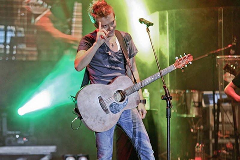 Michel Teló podczas jednego ze swoich koncertów