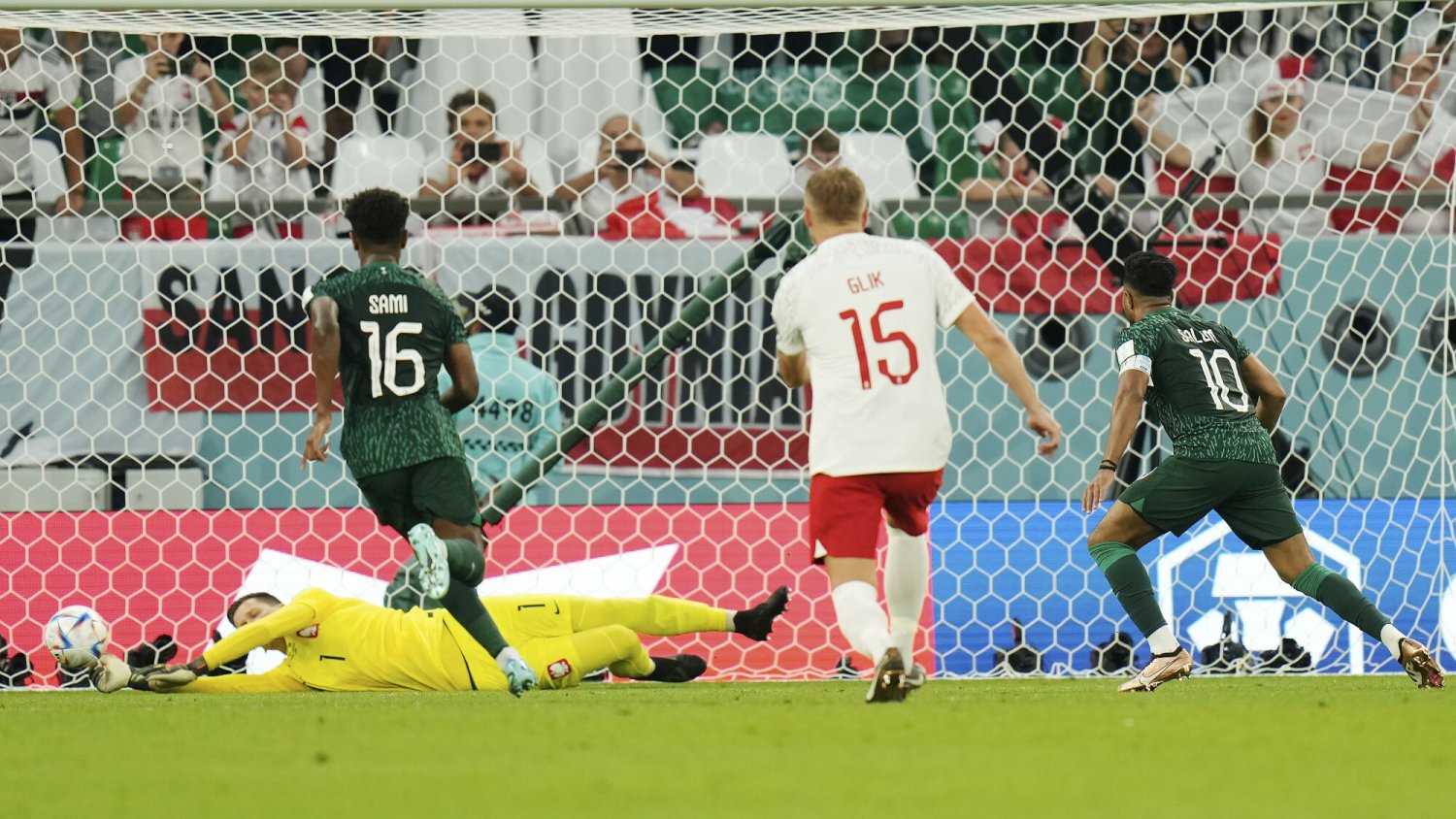 Wojciech Szczęsny ocalił nam skórę, kapitanie obronił rzut karny na mundialu!