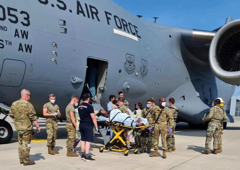 Kobieta z Afganistanu zaczęła rodzić na pokładzie samolotu ewakuacyjnego