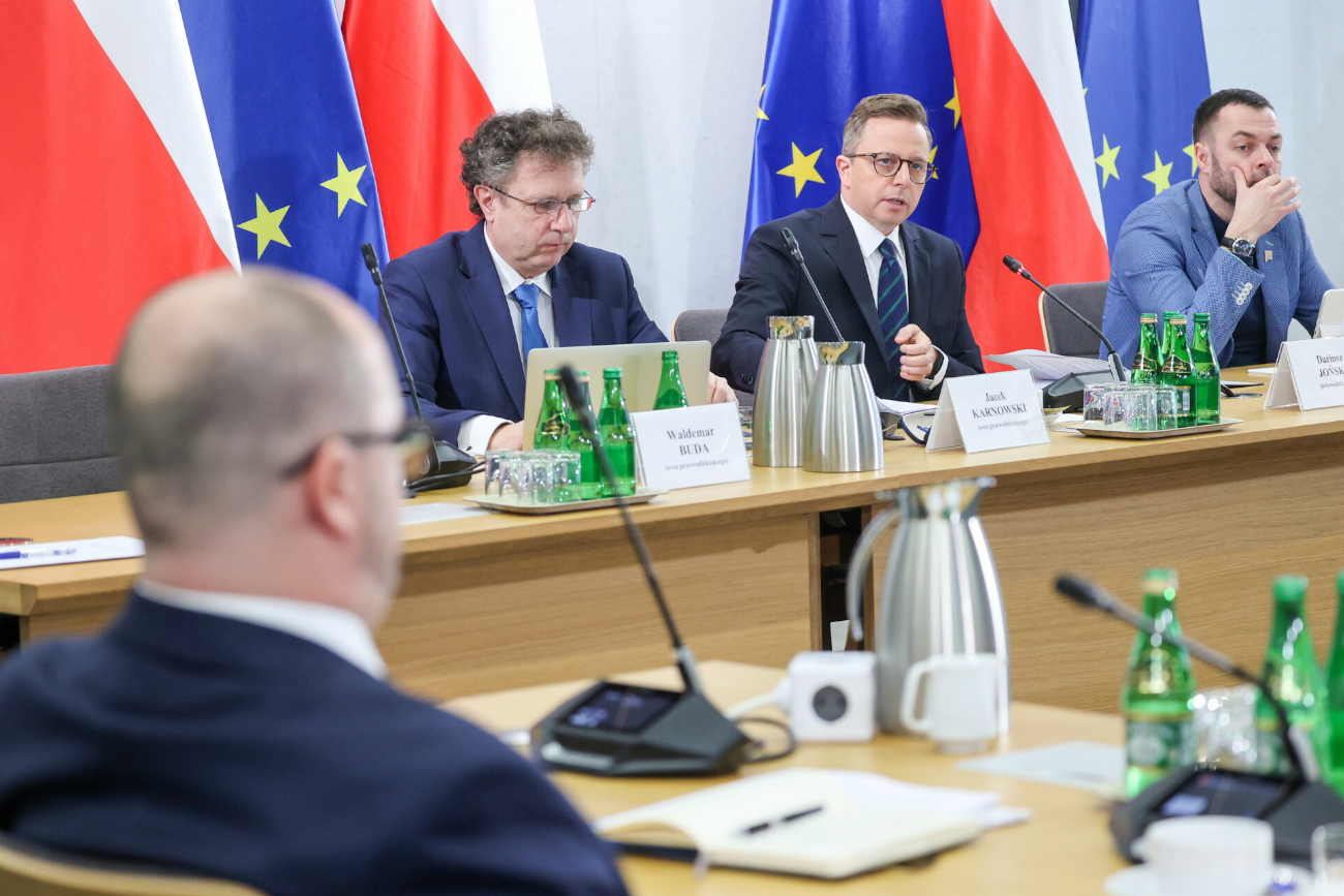 Kto stoi za projektem wyborów kopertowych? Na komisji padło zaskakujące nazwisko.