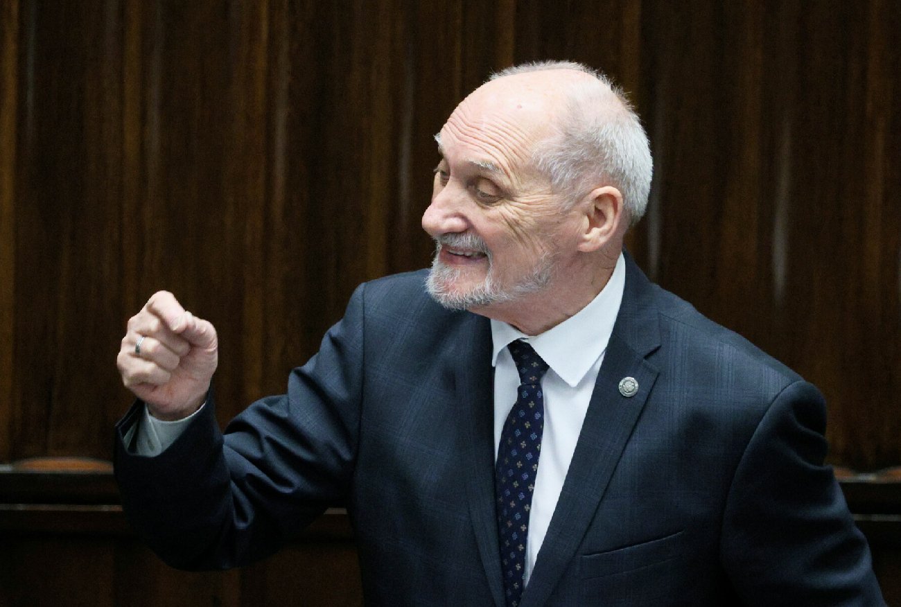 Antoni Macierewicz chciał obrazić Wita. Nagranie TVN24 hitem sieci.