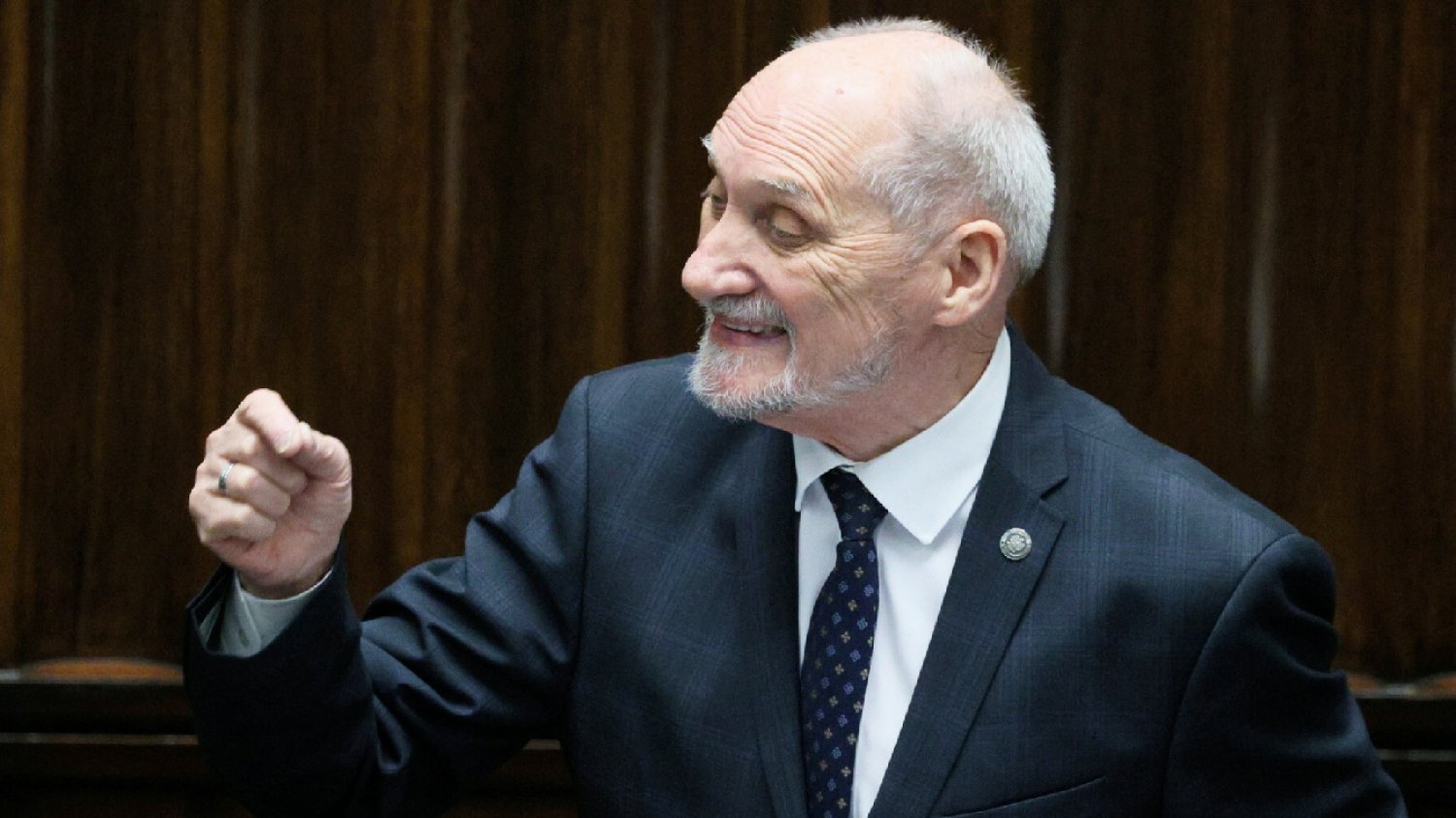 Antoni Macierewicz chciał obrazić Wita. Nagranie TVN24 hitem sieci.