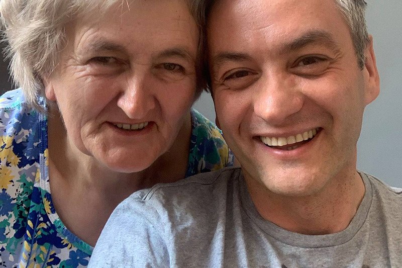 Robert Biedroń opublikował na Facebooku szczery post na temat oskarżeń, według których w 19 lat temu miał pobić własną matkę.