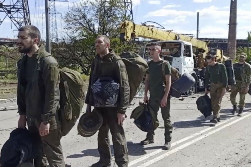 Szef MSW Ukrainy Denys Monastyrski przekazał, że udało się nawiązać kontakt z obrońcami Azowstalu