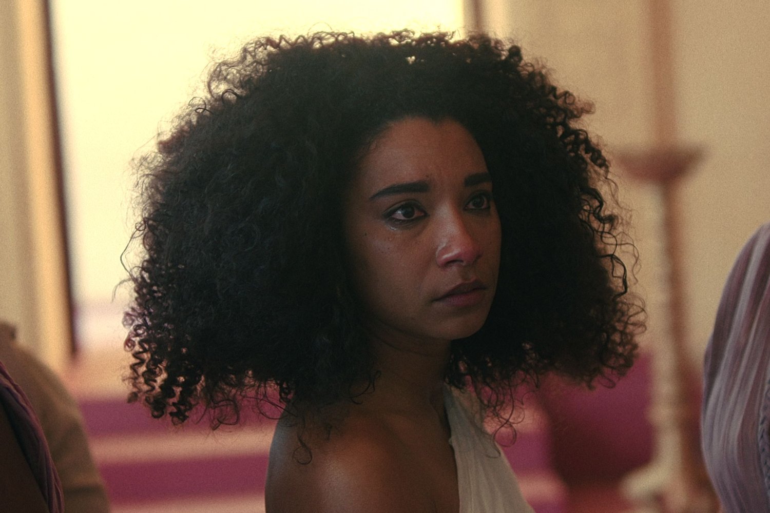 królowa kleopatra netflix czarnoskórka reżyserka Tina Gharav broni