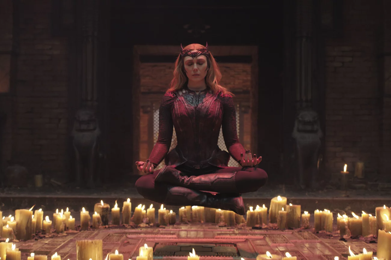 Elizabeth Olsen jako Scarlet Witch w "Doktor Strange w multiwersum obłędu". Elizabeth Olsen jako Scarlet Witch w "Doktor Strange w multiwersum obłędu".