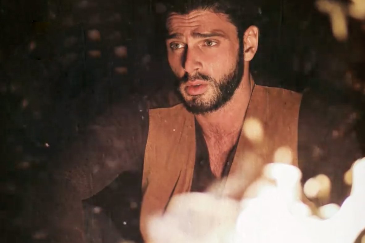 Gwiazdor "365 dni" Blanki Lipińskiej wypuścił nowy singiel. Michele Morrone śpiewa "Beautiful".