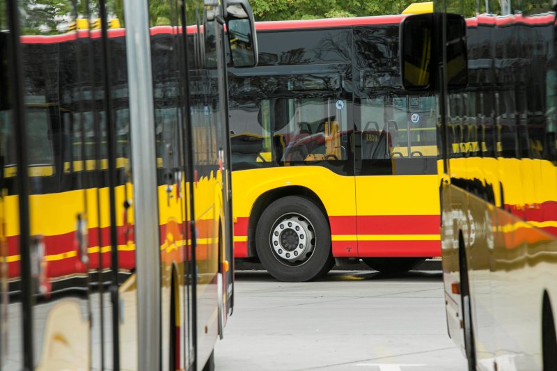 Wypadek autobusowy we Wrocławiu. 76-latek zmarł po dwukrotnym potrąceniu.