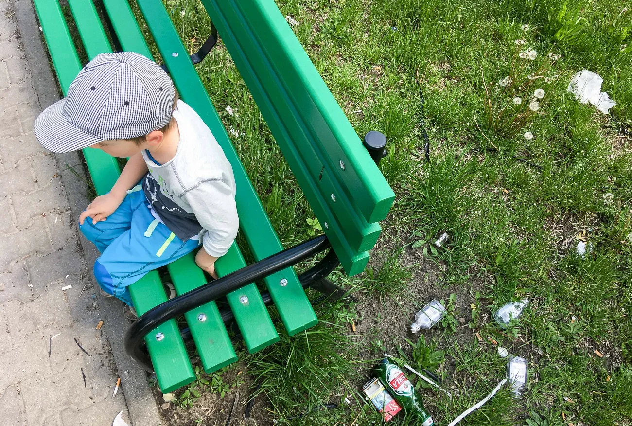 "Sprzedawał własne dziecko kolegom za flaszkę". Po 15 latach kurator sądowy ujawnia kulisy pracy.
