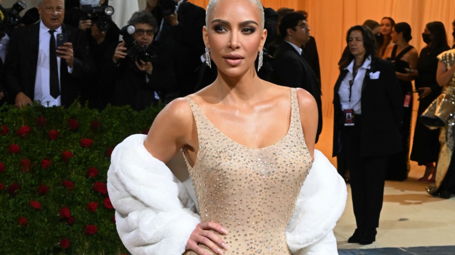 Kim Kardashian została skrytykowana za założenie sukni Marilyn Monroe.