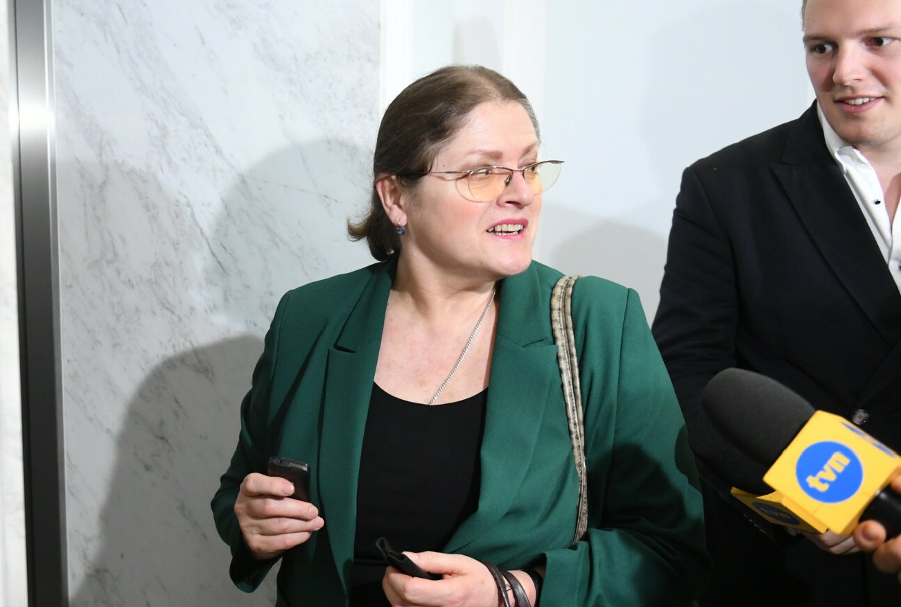 Krystyna Pawłowicz wraca tuż przed wyborami. Już promuje referendum PiS.