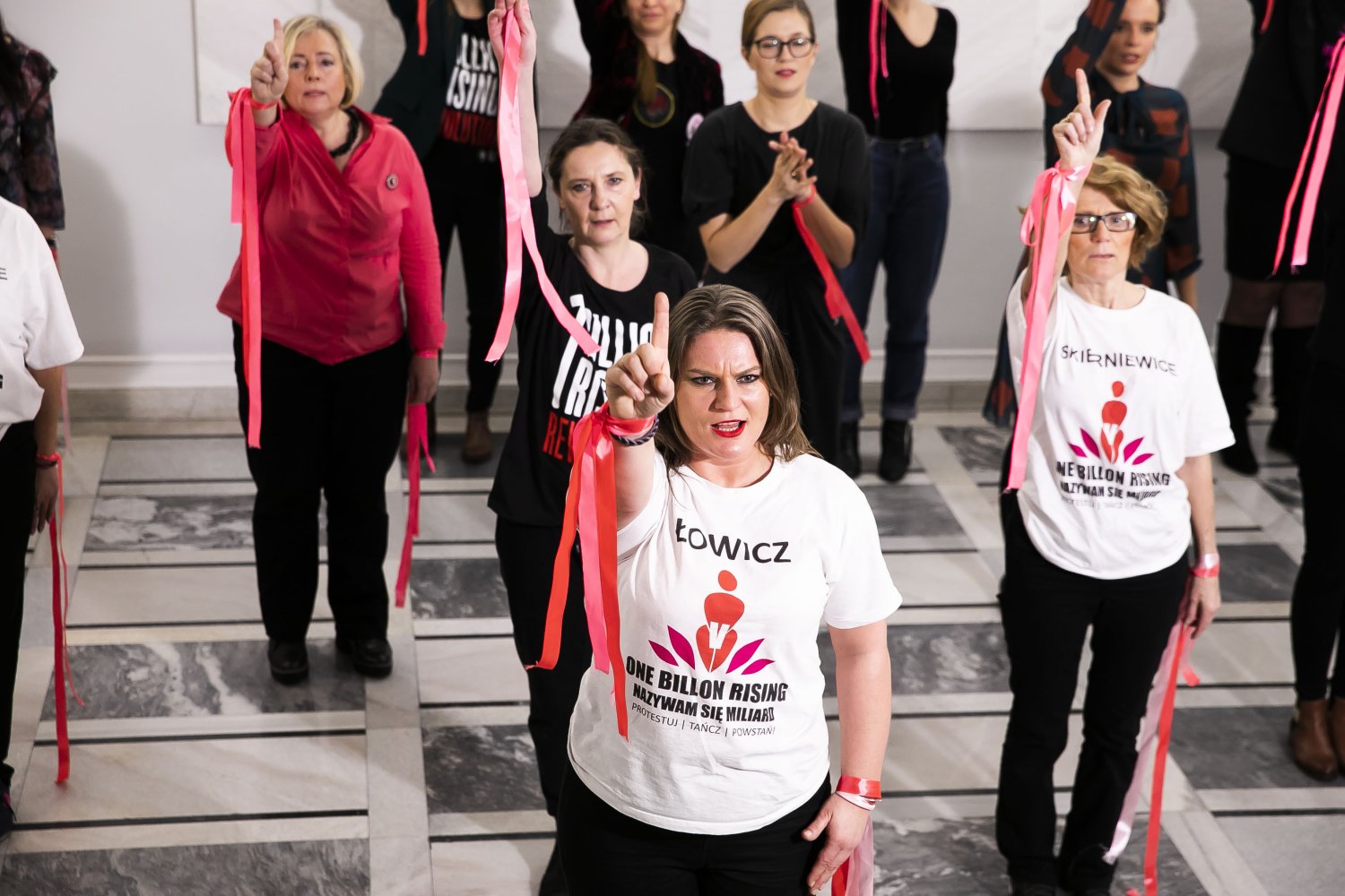 One billion rising w Senacie