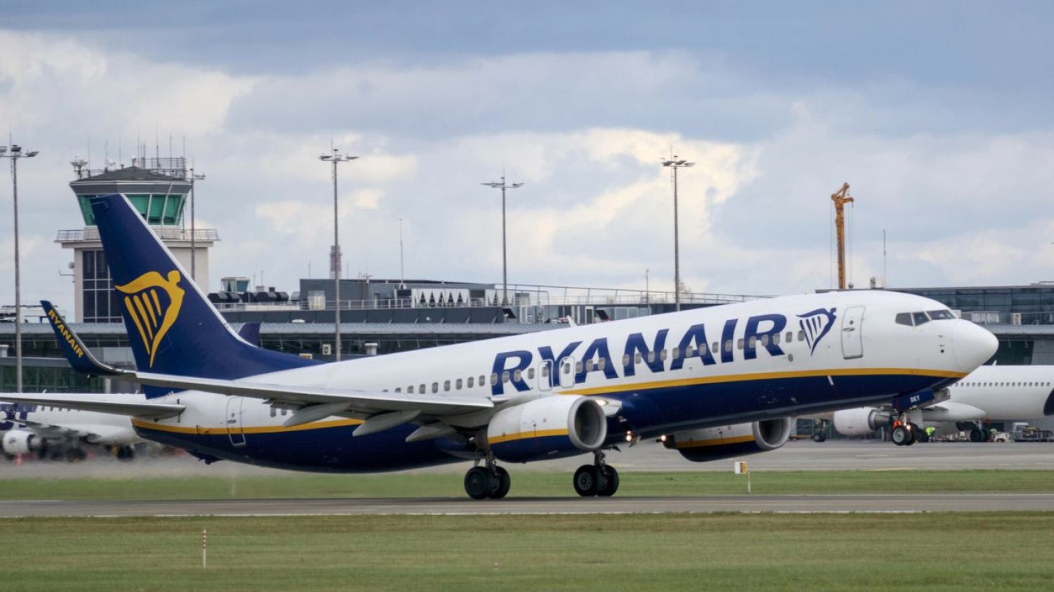 Ryanair pozwał polskiego pasażera. Przewoźnik domaga się wysokiego odszkodowania, a to nie wszystko. Ryanair pozwał polskiego pasażera. Domaga się wysokiego odszkodowania .