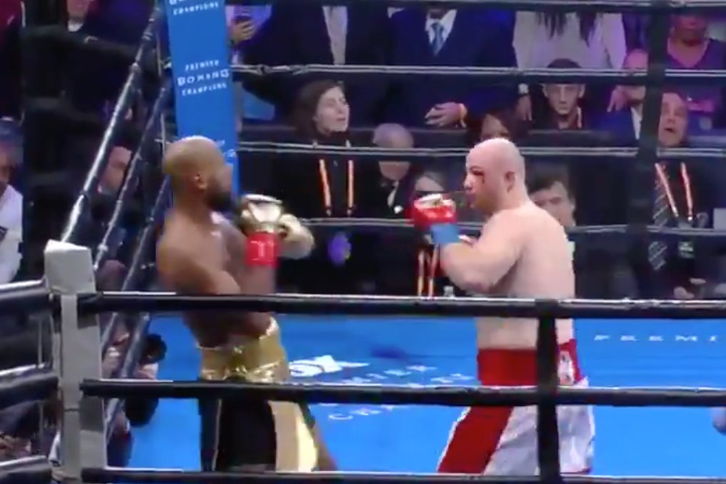 Kownacki błyskawicznie rozprawił się z Washingtonem.