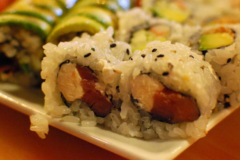 Sushi z pasztetem - to propozycja jednej z warszawskich znanych sieci