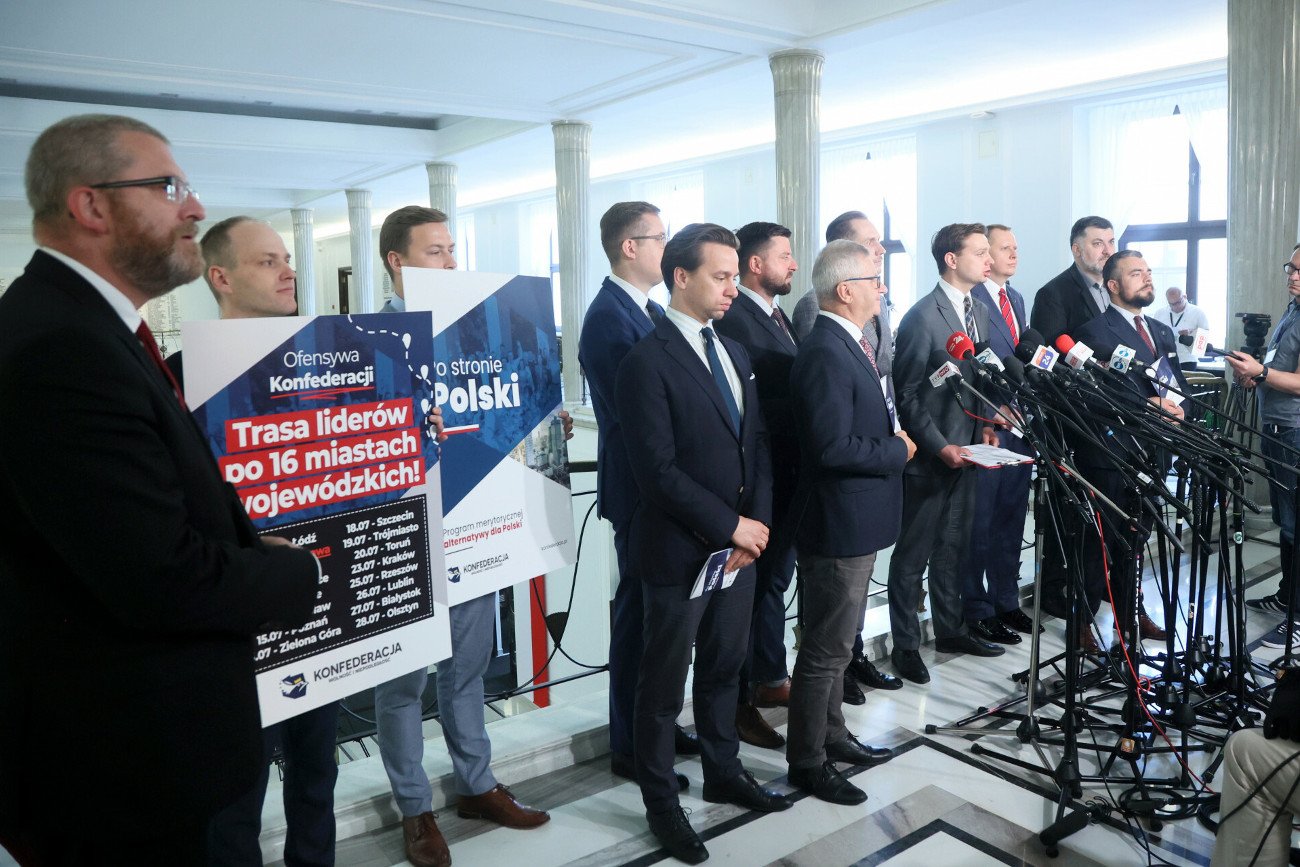 Po odejściu Jacka Kurskiego politycy Konfederacji zaczęli dostawać zaproszenia do TVP.