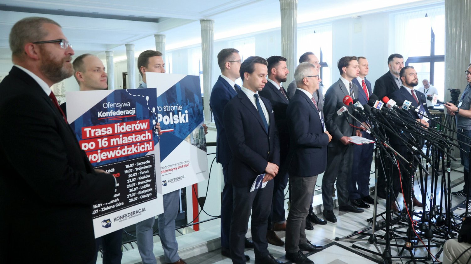 Po odejściu Jacka Kurskiego politycy Konfederacji zaczęli dostawać zaproszenia do TVP.