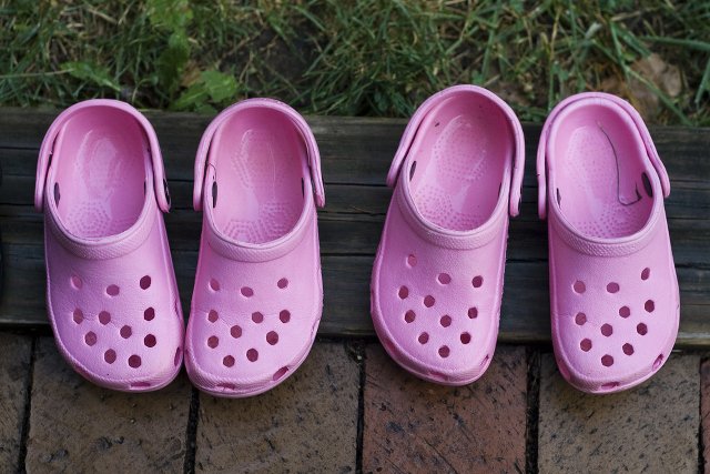 Brzydkie, a pożądane. Skąd się wzięły Crocsy?