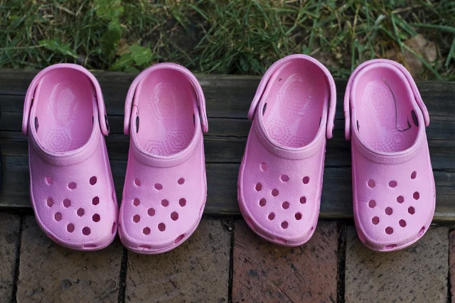 Brzydkie, a pożądane. Skąd się wzięły Crocsy?