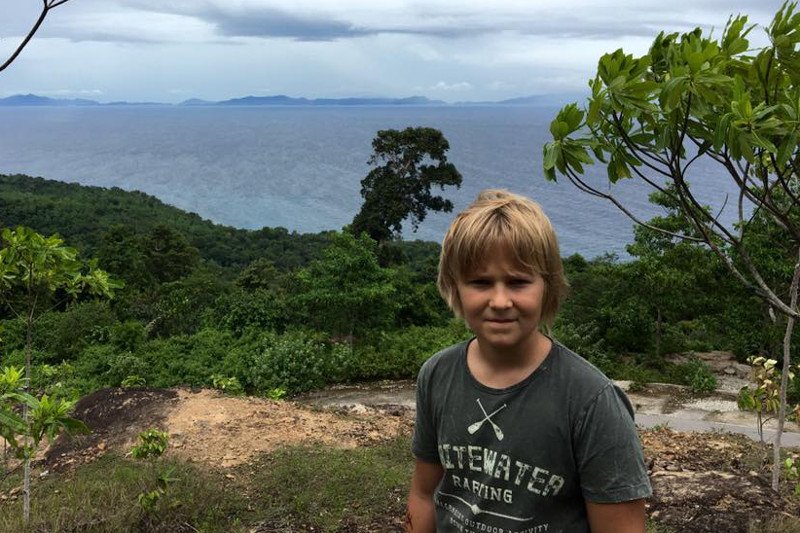 Szymon podczas podróży po Indonezji.