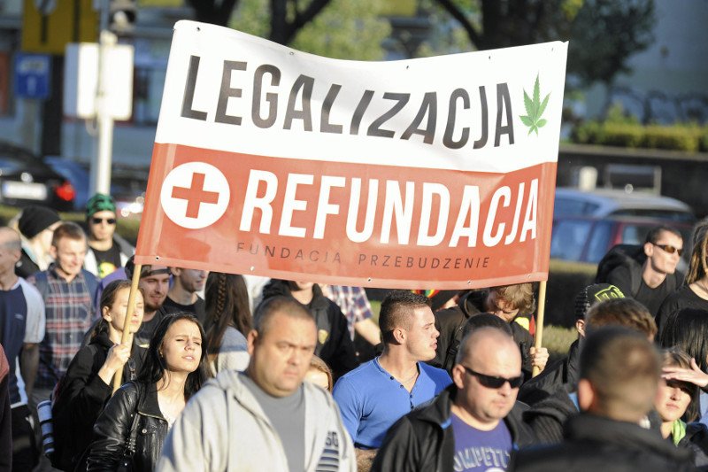 Mimo uchwalenia ustawy zezwalającej na leczenie konopiami to nadal martwe prawo.