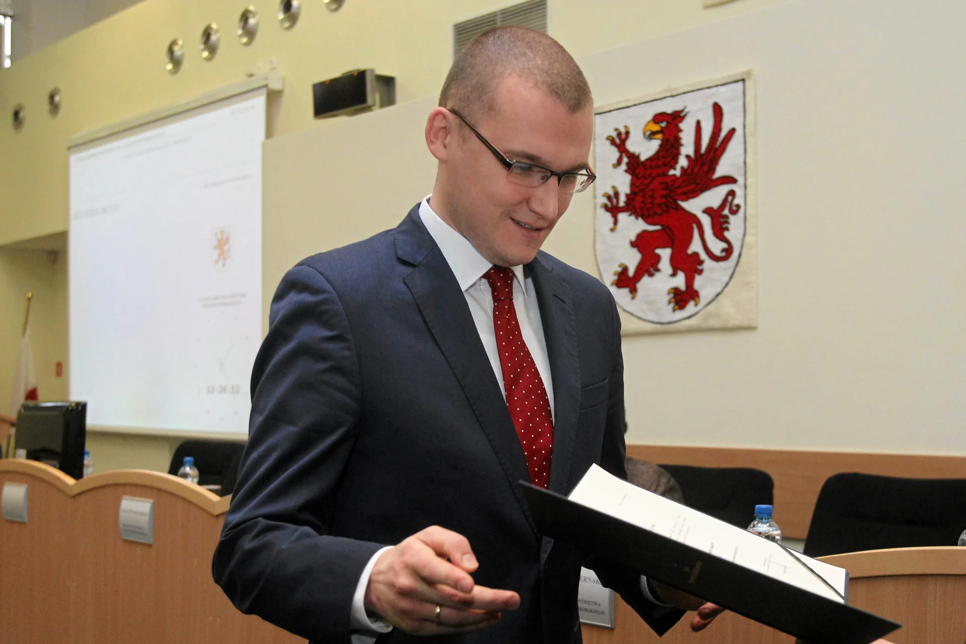 W 2014 roku młody polityk objął funkcję radnego sejmiku woj. Zachodniopomorskiego.