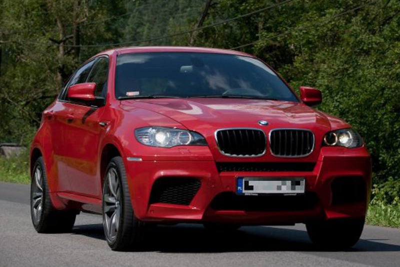 Porsche i mercedesy na gaz? Zamożni też oszczędzają. "To różnica prawie 15 tys. zł rocznie"