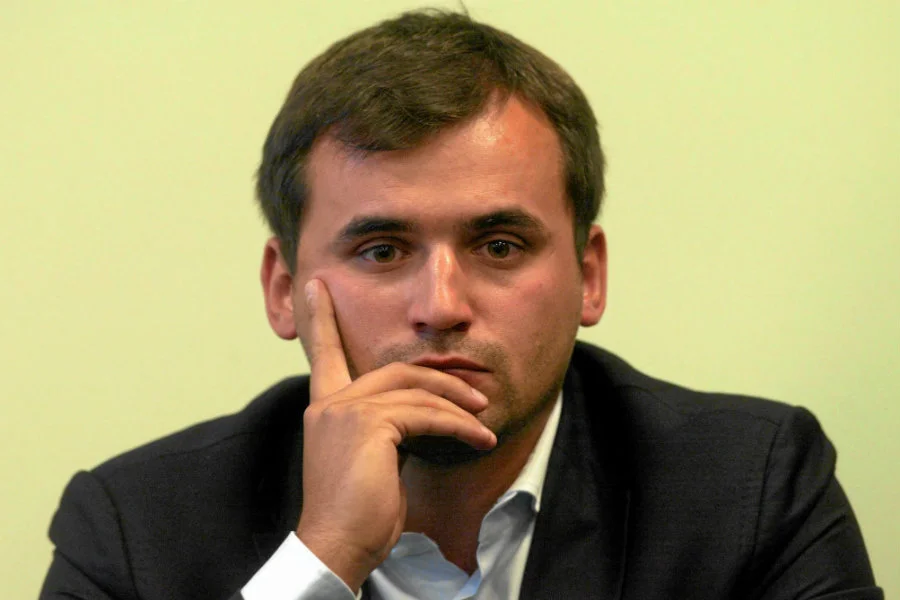Marcin Dubieniecki tłumaczy, że porsche dostał od bezdomnego z Mokotowa.