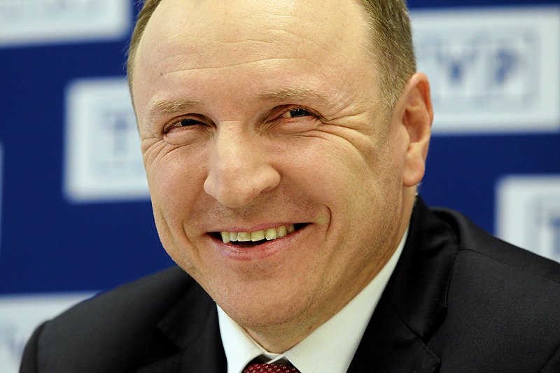 Prezes TVP Jacek Kurski ma pewne powody do zadowolenia. Okazało się, że TVP Info ogląda obecnie nieznacznie więcej widzów niż TVN24.