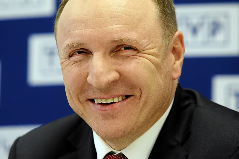 Prezes TVP Jacek Kurski ma pewne powody do zadowolenia. Okazało się, że TVP Info ogląda obecnie nieznacznie więcej widzów niż TVN24.