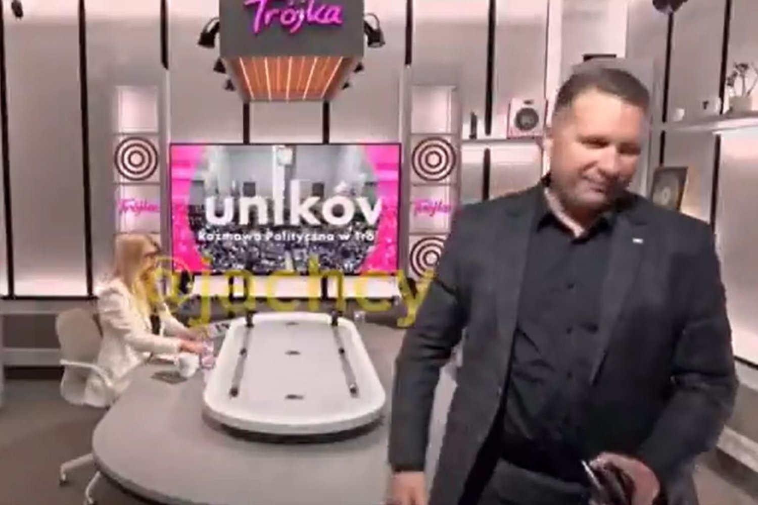 Poeta nie wytrzymał i wyszedł ze studia. Ostra wymiana zdań z prowadzącą w Trójce