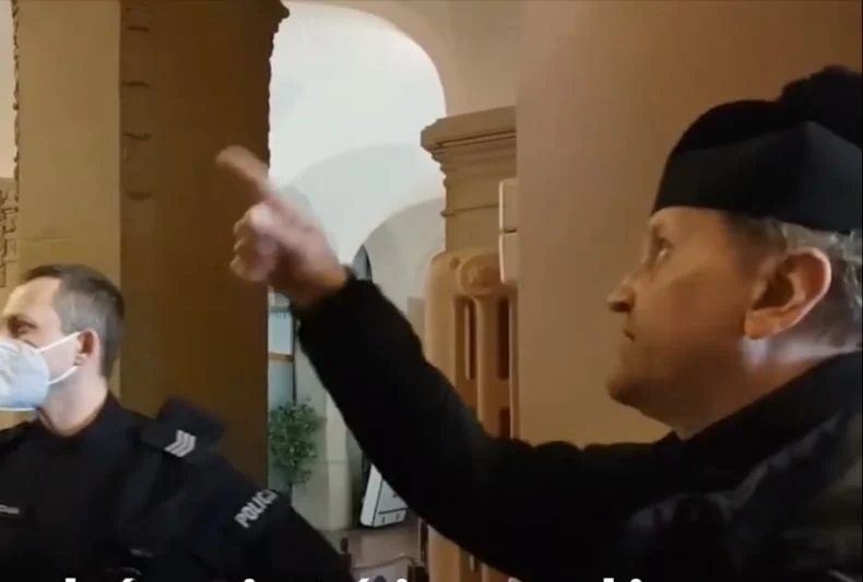 Skandaliczne zachowanie księdza Woźnickiego. Awantura w poznańskim sądzie.