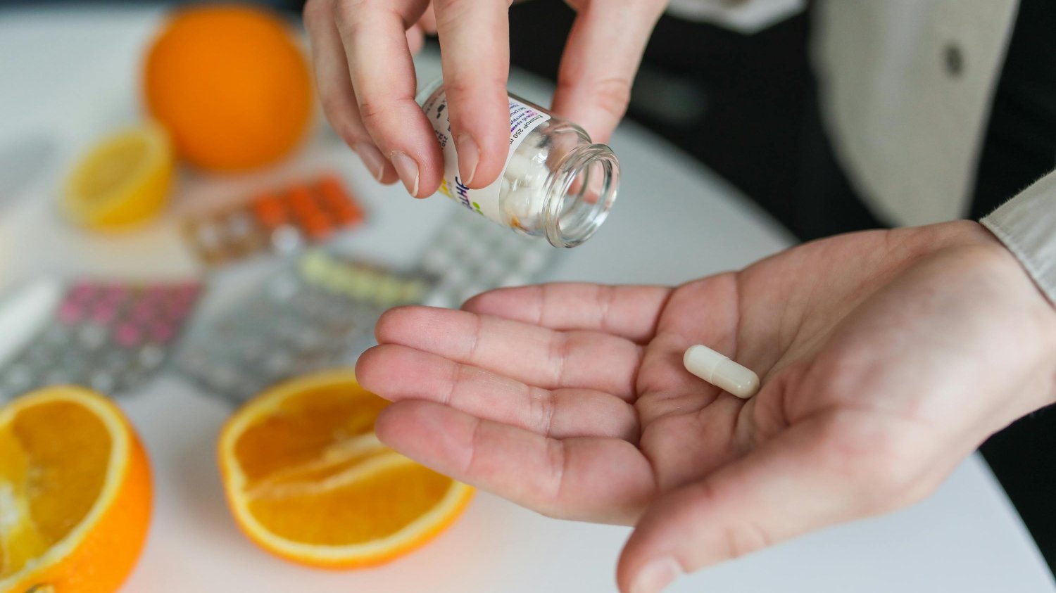 Specjaliści podkreślają, że suplementy nie są lekami, ale mogą mieć silne działanie biologiczne.