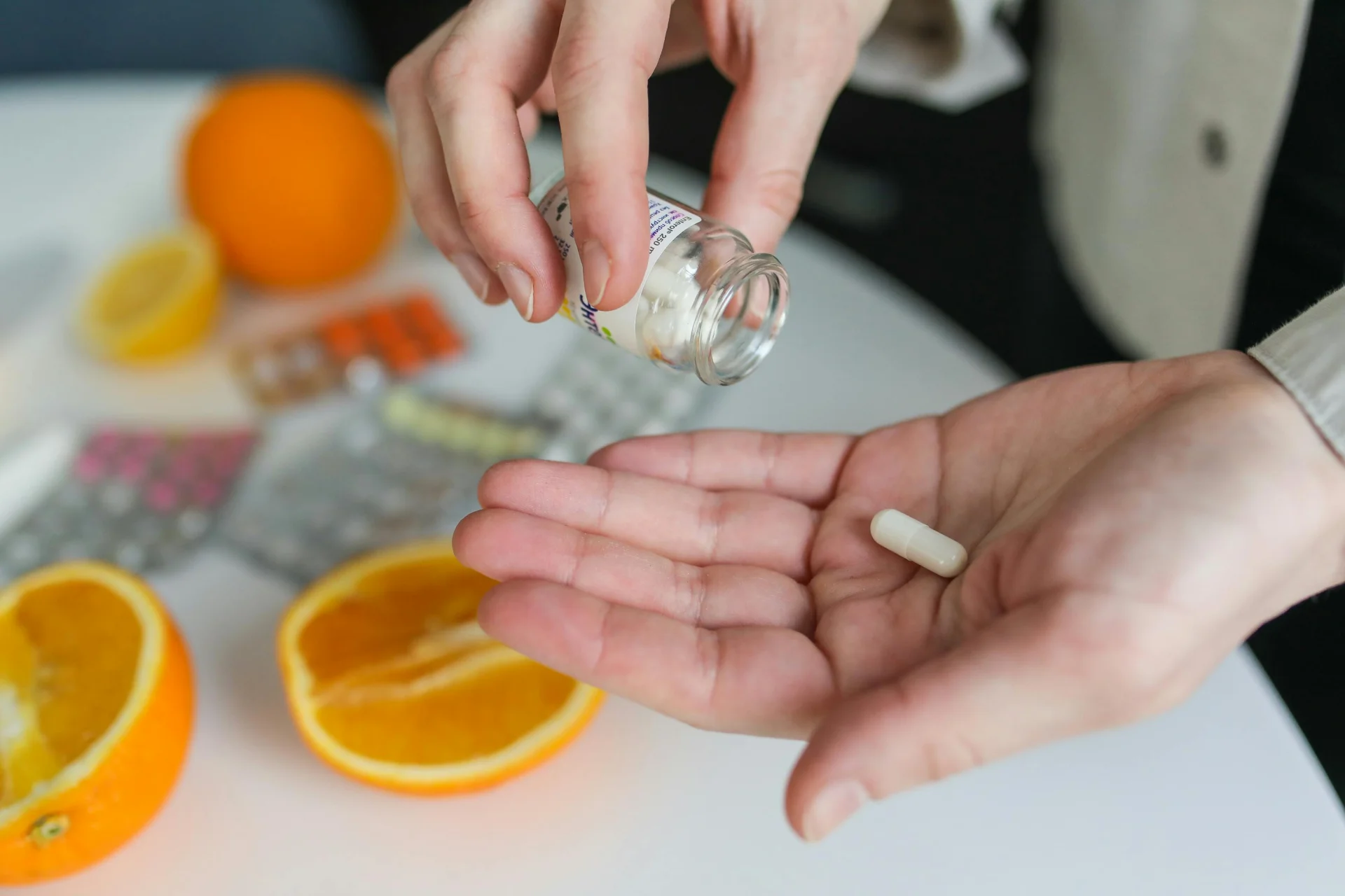 Specjaliści podkreślają, że suplementy nie są lekami, ale mogą mieć silne działanie biologiczne.