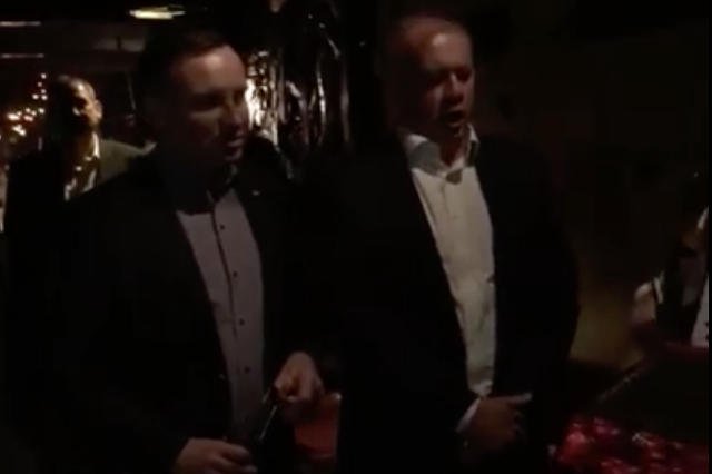 Prezydent daje popis talentów wokalnych w Tatrzańskiej Łomnicy.