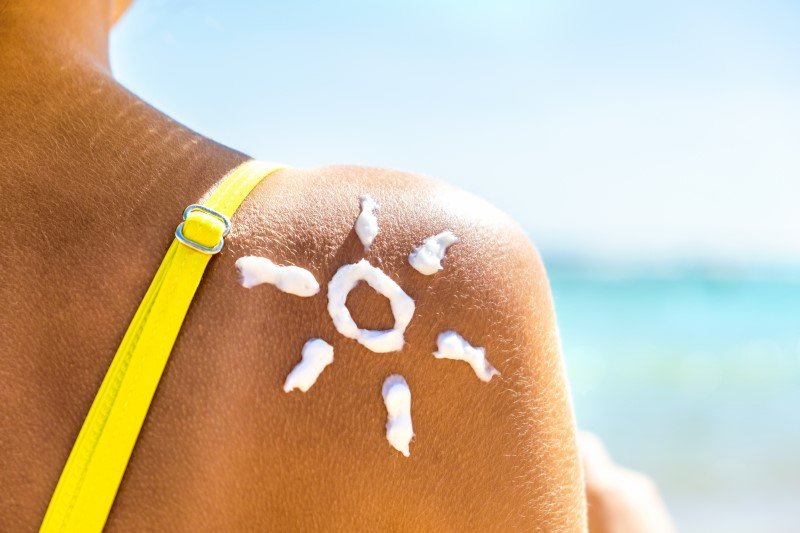 Skórę przed słońcem wbrew pozorom trzeba chronić cały rok