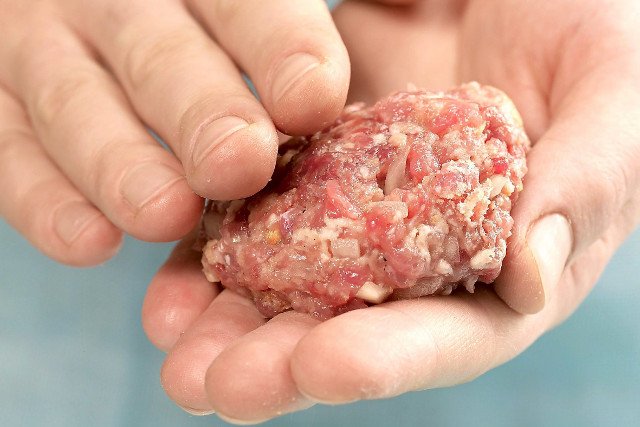 Mięso mielone. Te dobrej jakości zawiera tylko mięso.