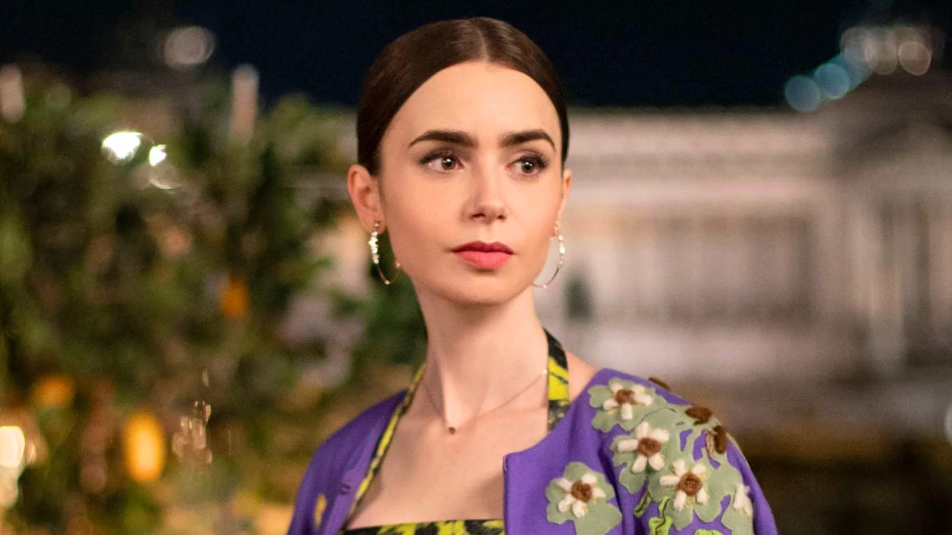 Wiemy, kto zagra Audrey Hepburn. Już w hicie Netflixa było widać podobieństwo Lily Collins w serialu "Emily w Paryżu"
