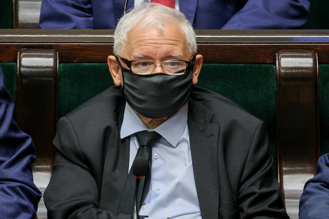 Z najnowszego sondażu United Surveys wynika, że Zjednoczona Prawica stabilnie utrzymuje się na pozycji lidera, ale zagrożeniem jest dla niej zjednoczona opozycja.