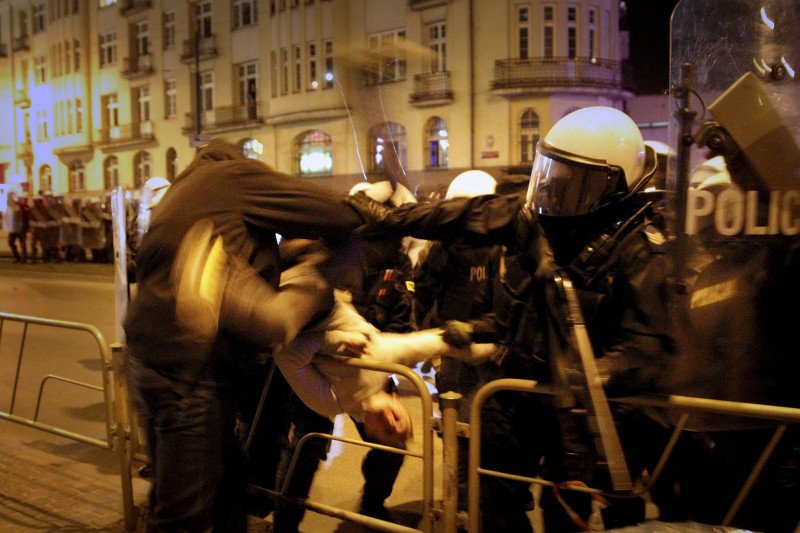 Demonstrację zorganizowano po śmierci 23–latka, który – zdaniem bliskich – zmarł po zbyt agresywnej interwencji policji.