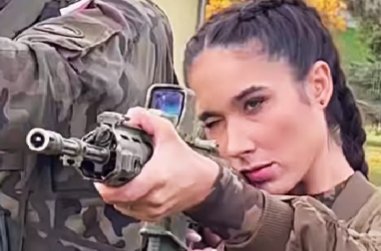 Ida Nowakowska promuje szkolenie wojskowe. Jak poradziła sobie gwiazda TVP?