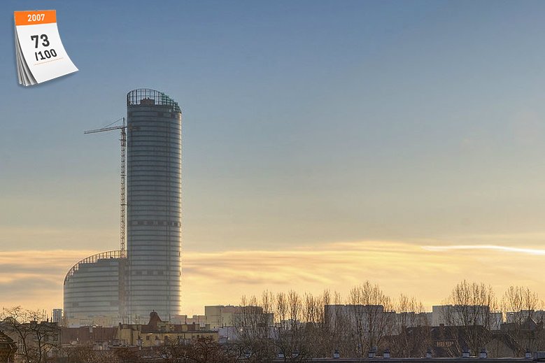 Sky Tower to najwyższy budynek w Polsce - mierzy 212 metrów